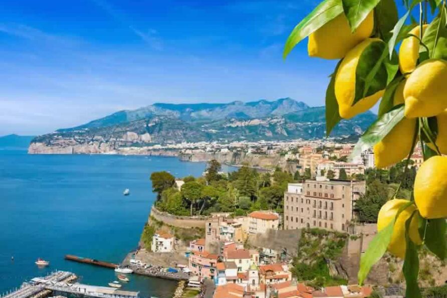 A few minutes from Sorrento, Naples and Pompeii ruins